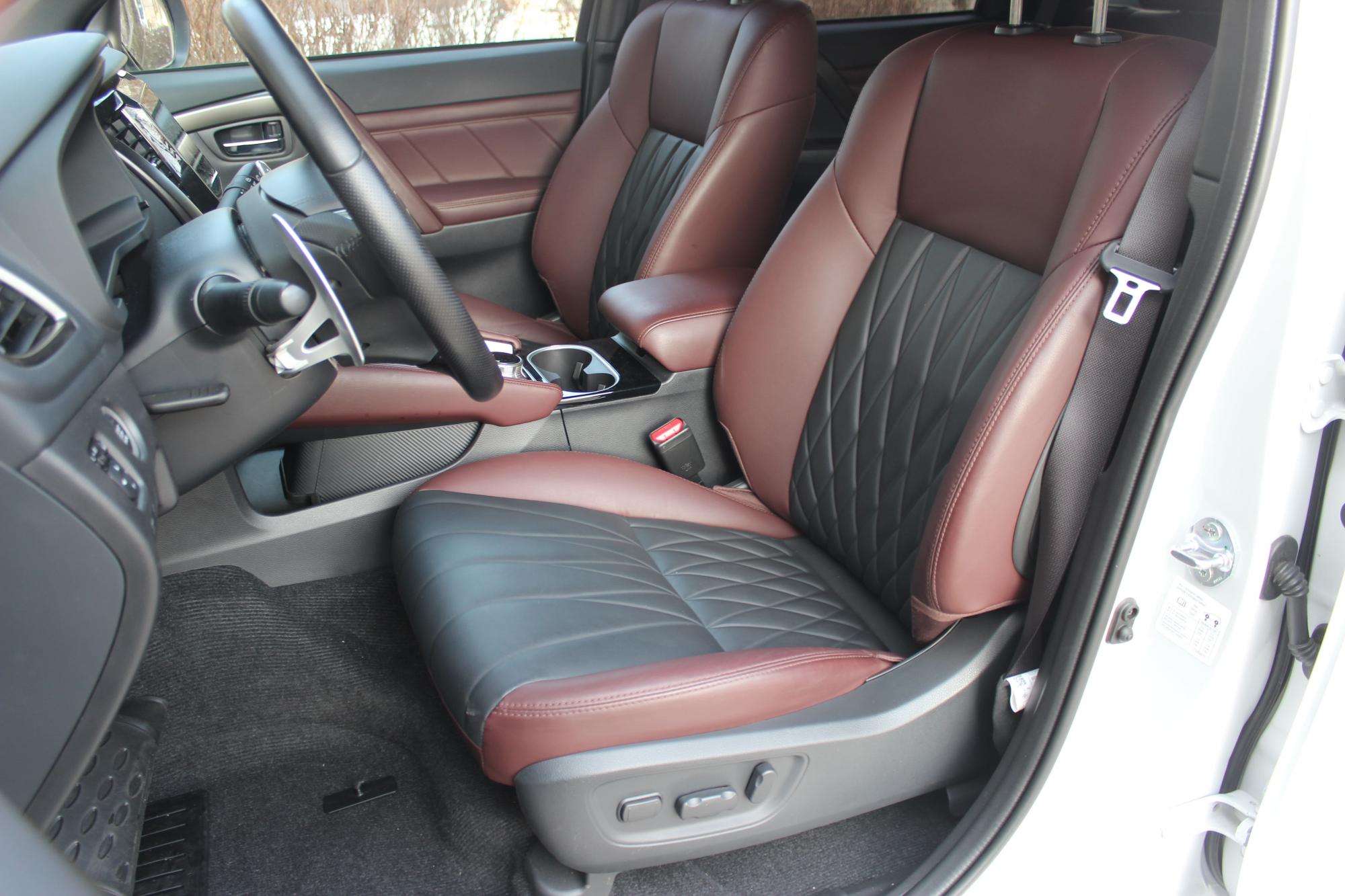 Тест-драйв Mitsubishi Pajero Sport: позашляховик, що зберіг "раму" та справжній повний привід