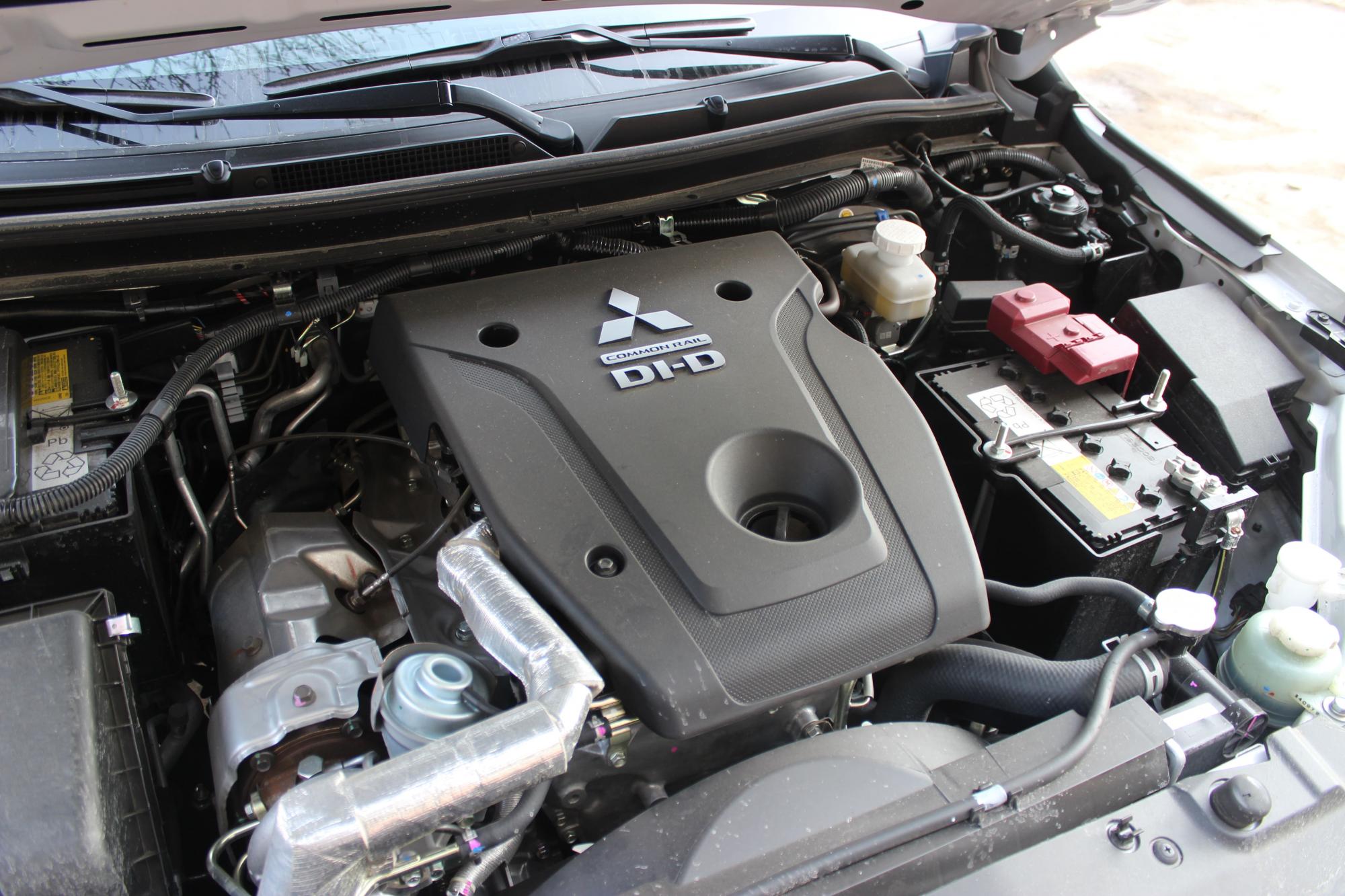 Тест-драйв Mitsubishi Pajero Sport: позашляховик, що зберіг "раму" та справжній повний привід