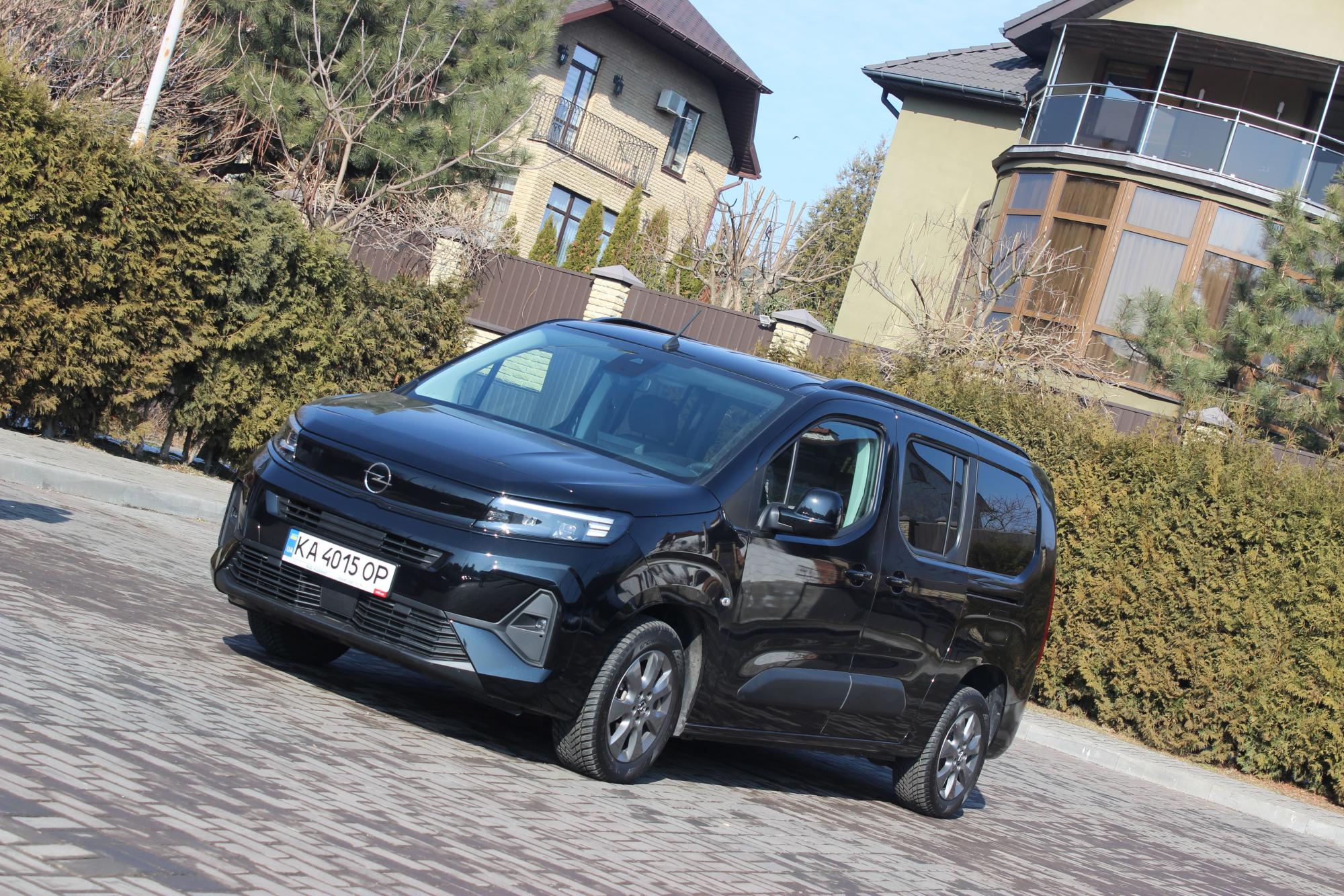 Тест-драйв Opel Combo: доступний 7-місний автомобіль з незвичними фарами