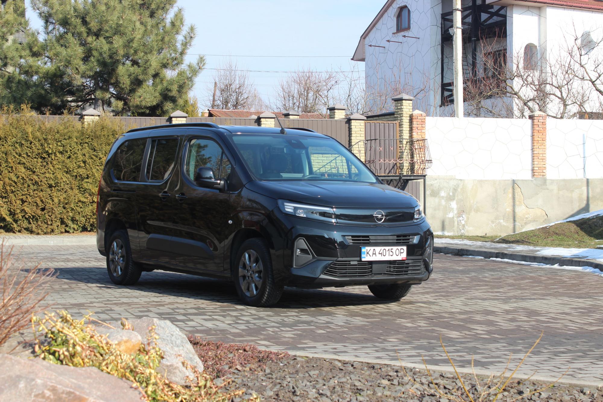 Тест-драйв Opel Combo: доступний 7-місний автомобіль з незвичними фарами