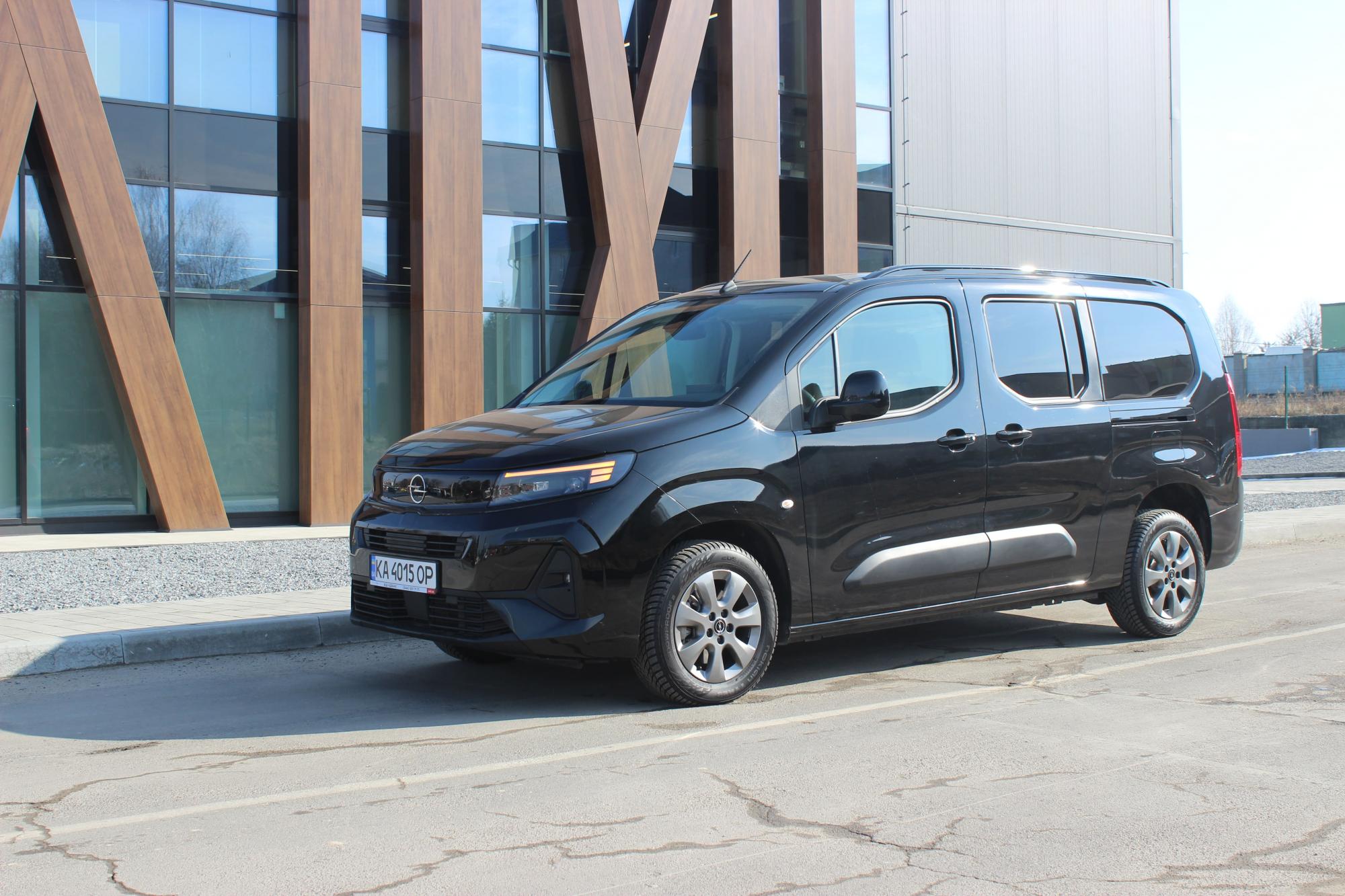 Тест-драйв Opel Combo: доступний 7-місний автомобіль з незвичними фарами