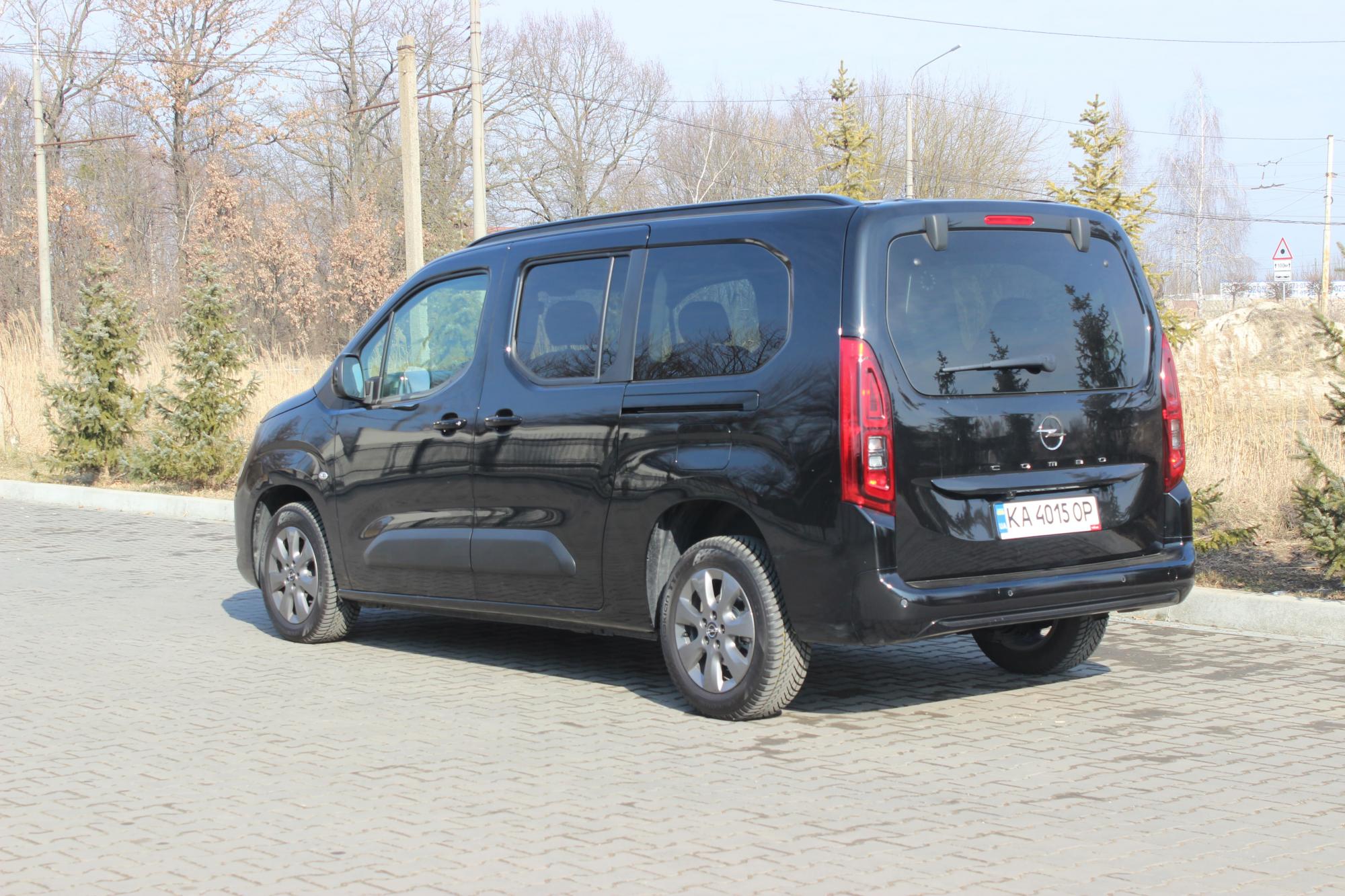 Тест-драйв Opel Combo: доступний 7-місний автомобіль з незвичними фарами