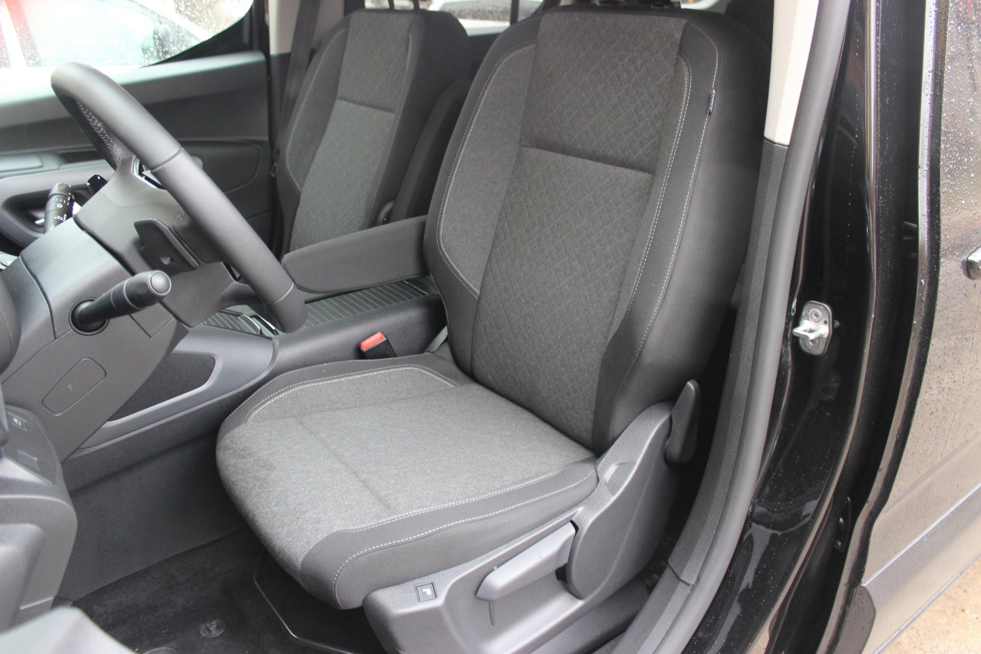 Тест-драйв Opel Combo: доступний 7-місний автомобіль з незвичними фарами