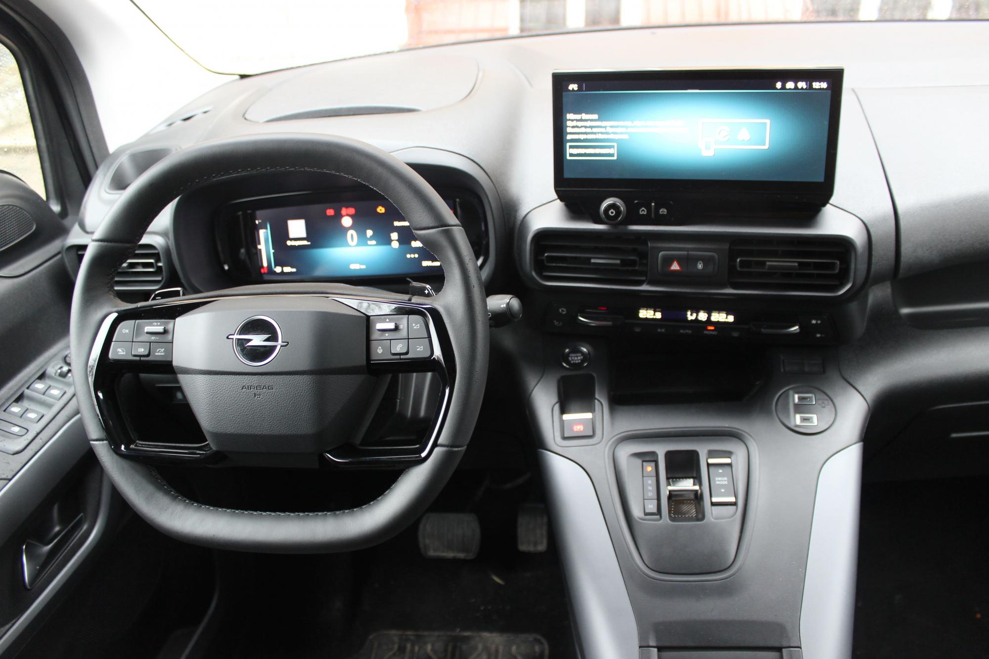 Тест-драйв Opel Combo: доступний 7-місний автомобіль з незвичними фарами