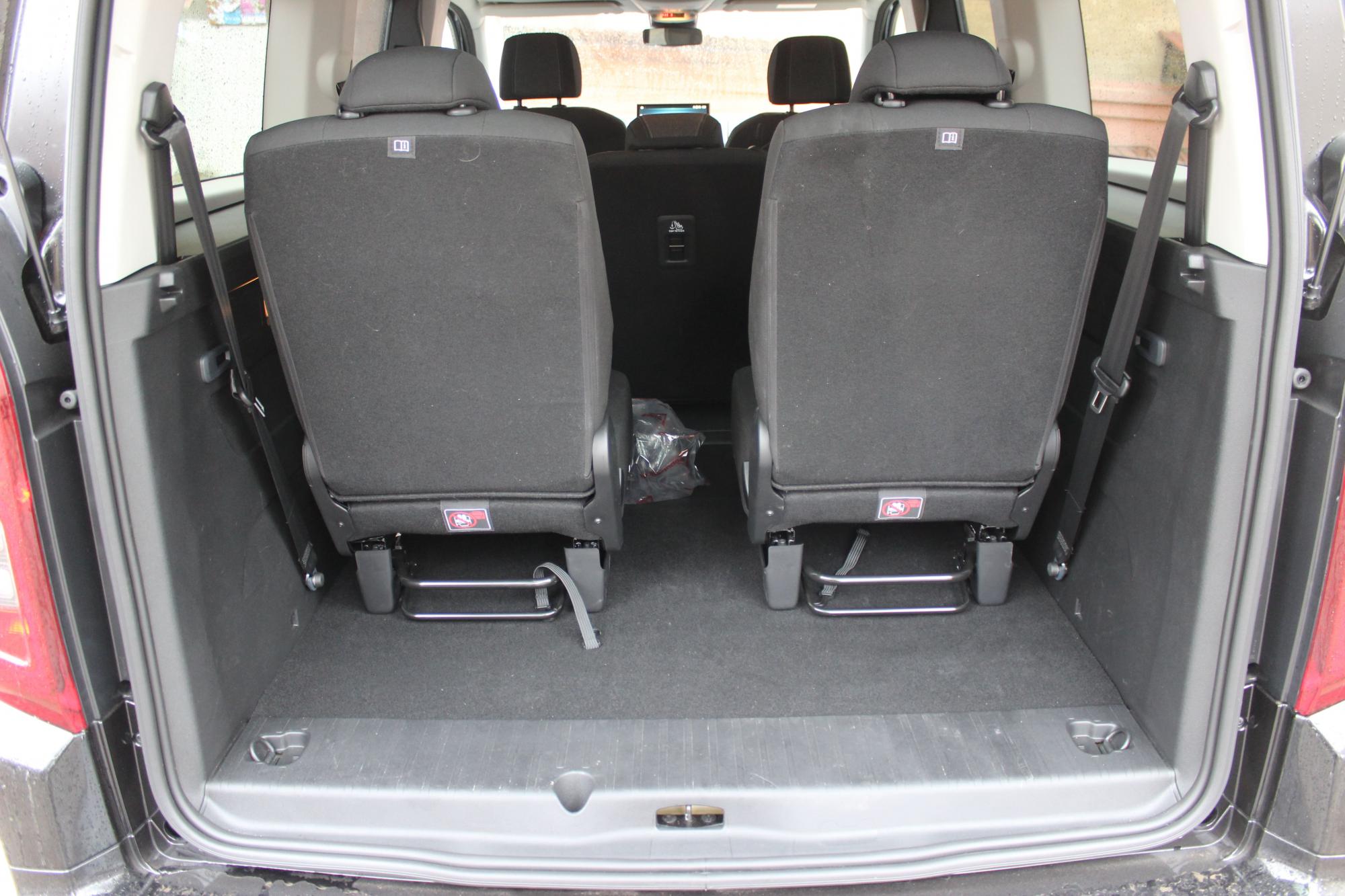 Тест-драйв Opel Combo: доступний 7-місний автомобіль з незвичними фарами