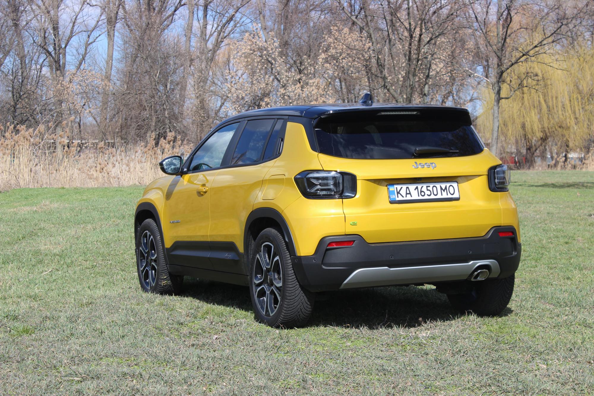 Тест-драйв Jeep Avenger: испытываем кроссовер плохими дорогами