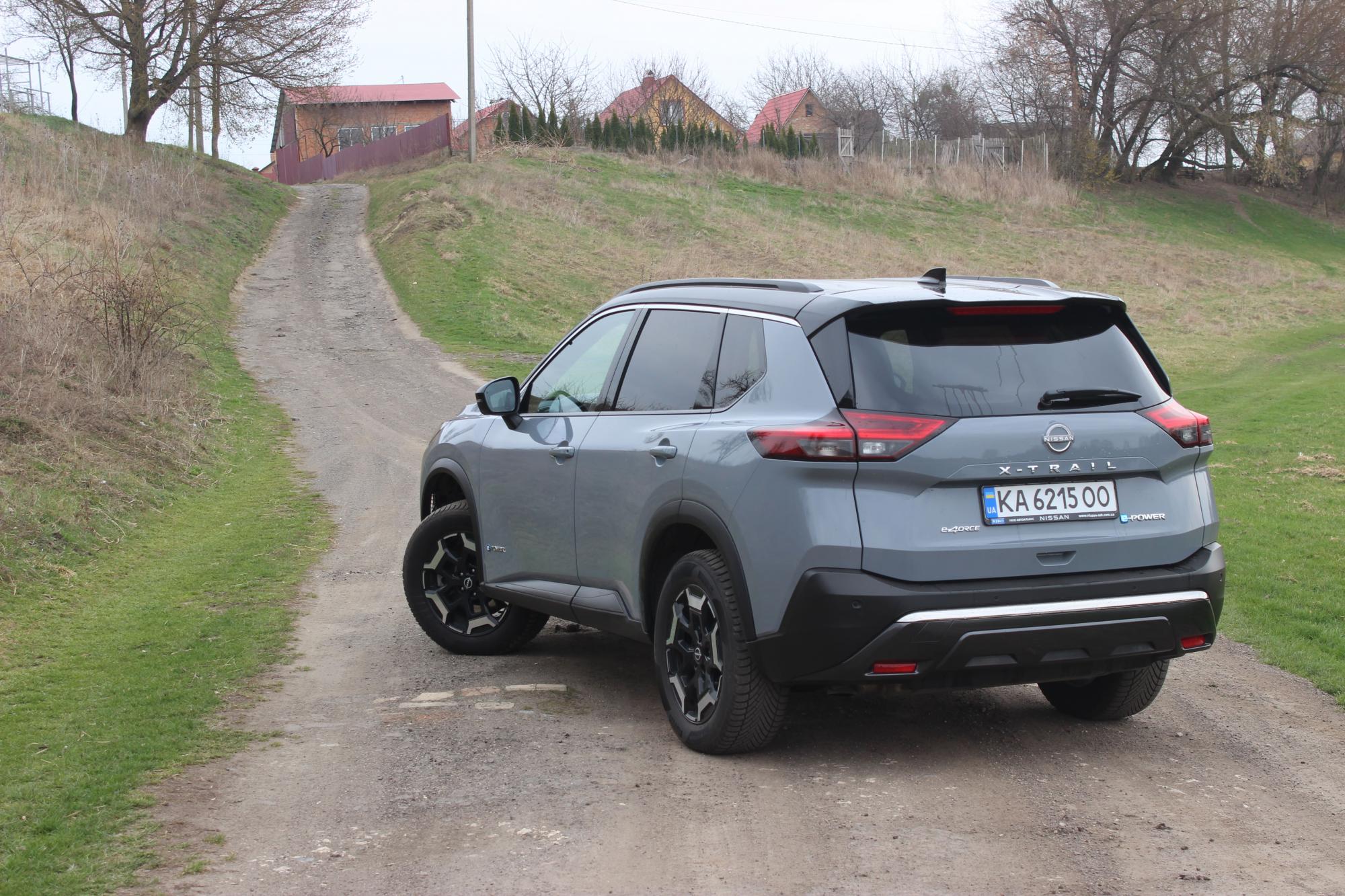 Тест-драйв Nissan X-Trail: семь мест, гибрид и полный привод