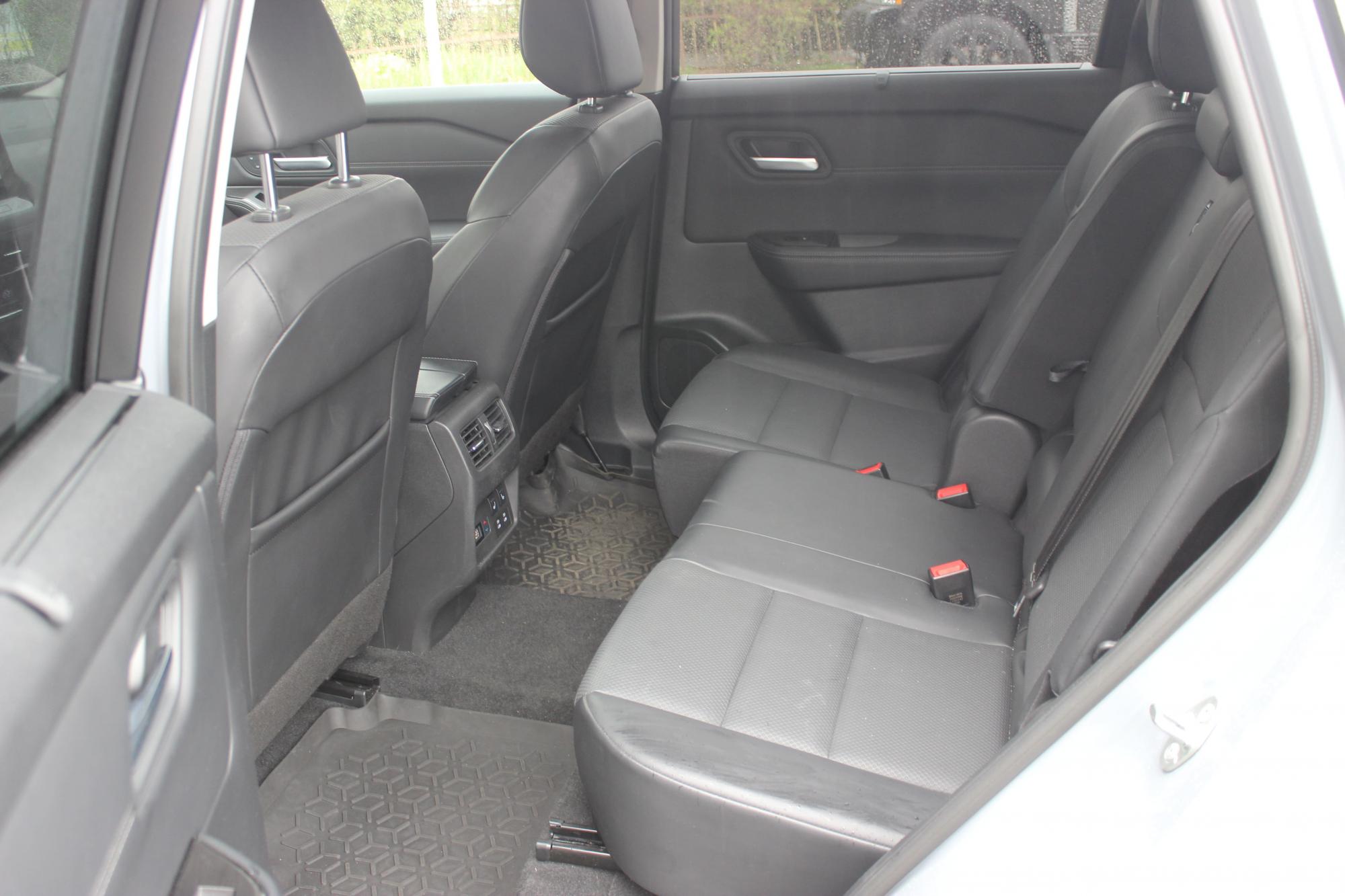 Тест-драйв Nissan X-Trail: семь мест, гибрид и полный привод