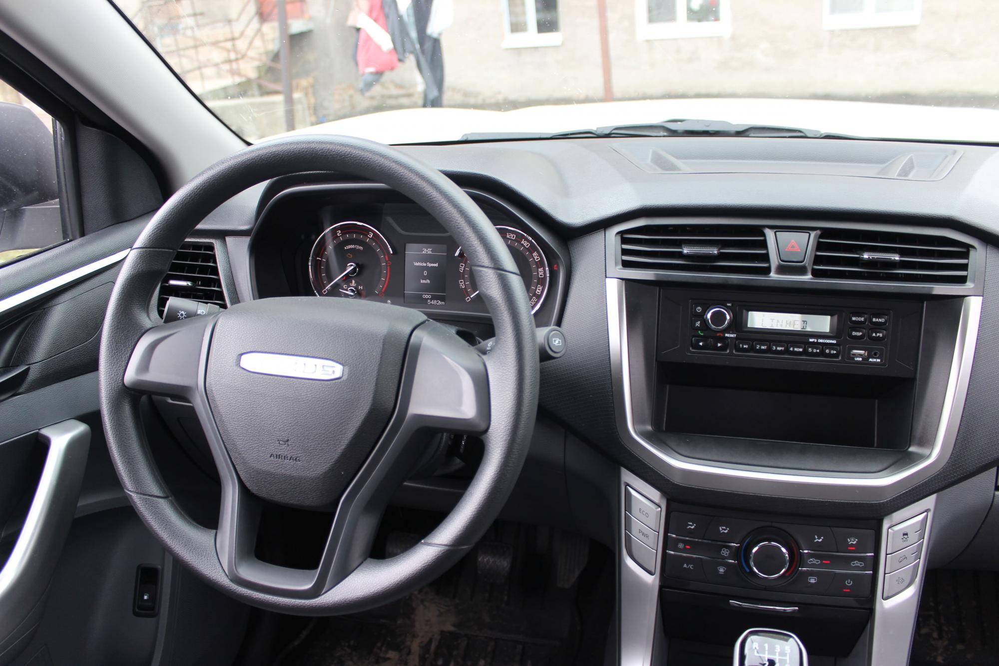 Тест-драйв Maxus T60: найдоступніший пікап на ринку проти міста та траси