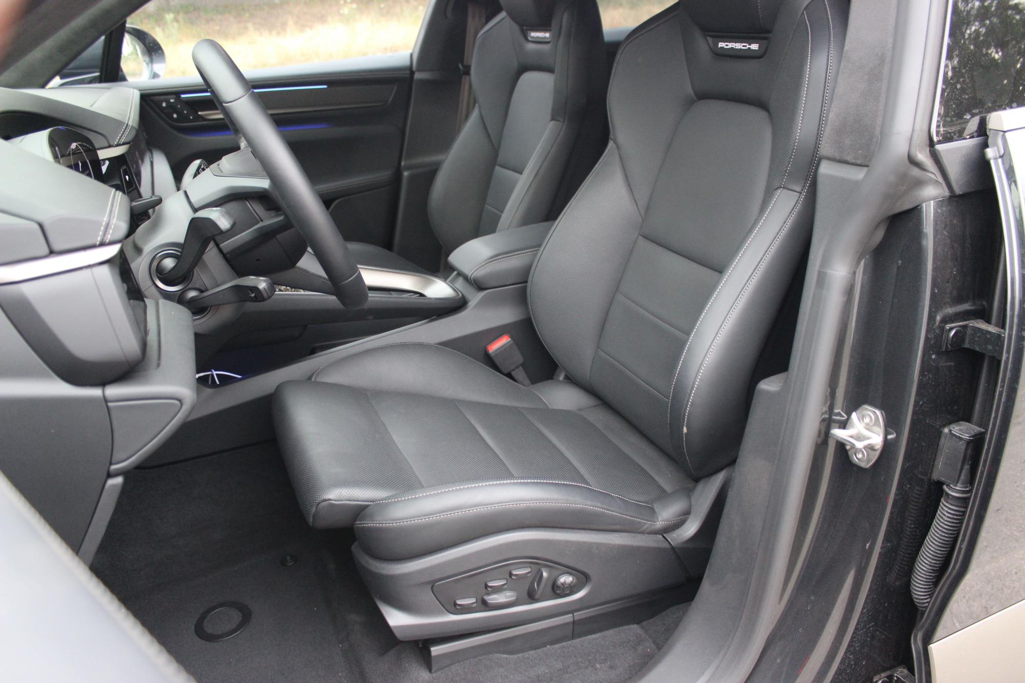 Тест-драйв электромобиля Porsche Macan Turbo: преимущества и недостатки быстрого кроссовера