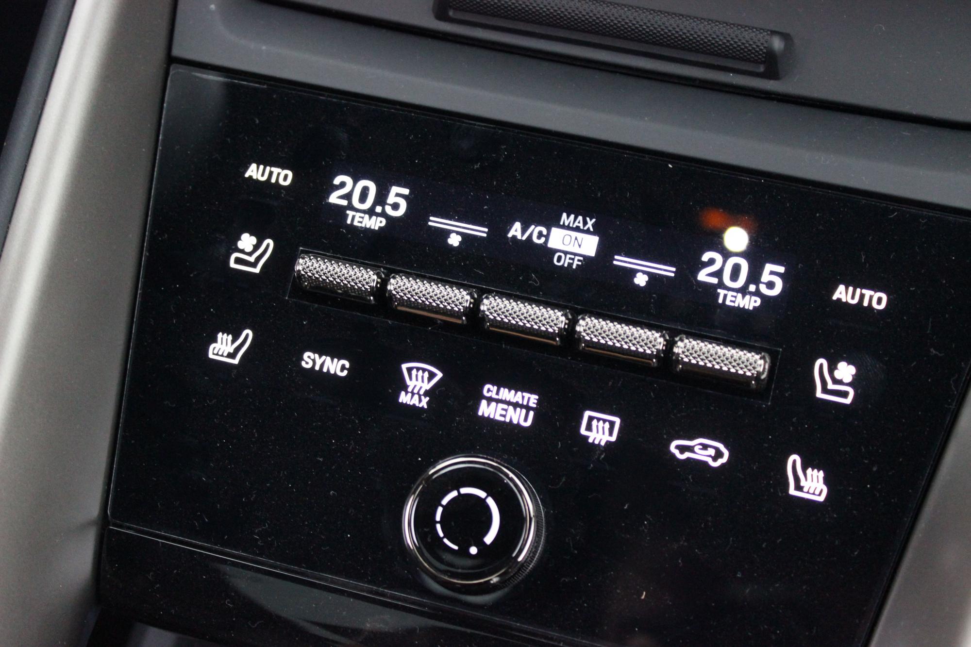 Тест-драйв электромобиля Porsche Macan Turbo: преимущества и недостатки быстрого кроссовера