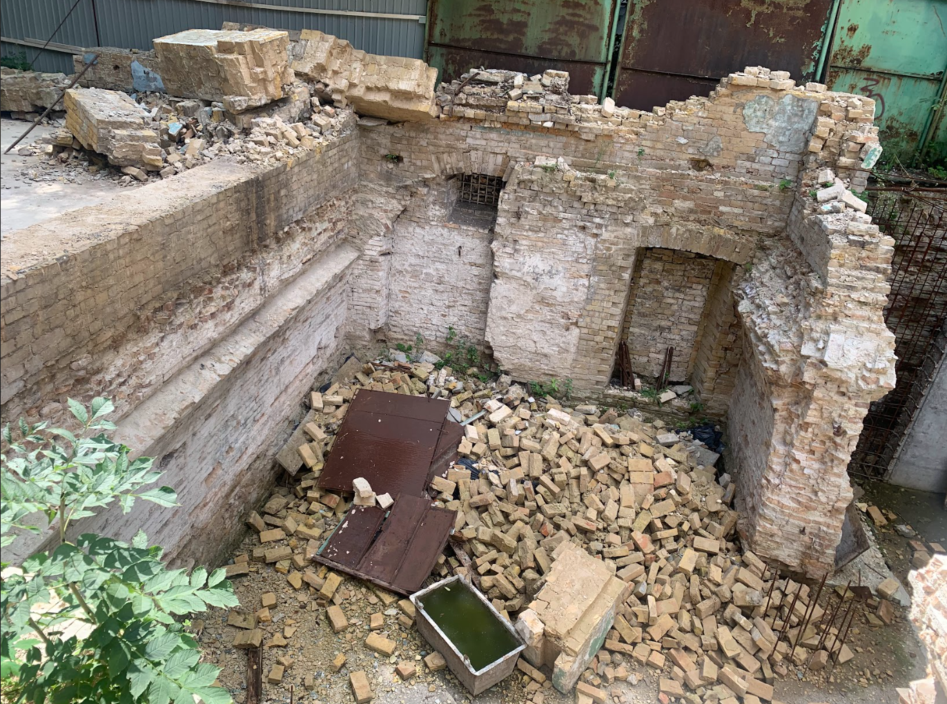 &quot;Реконструкція&quot; історичних будинків в офісні центри та ЖК: чому так відбувається та як з цим боротися