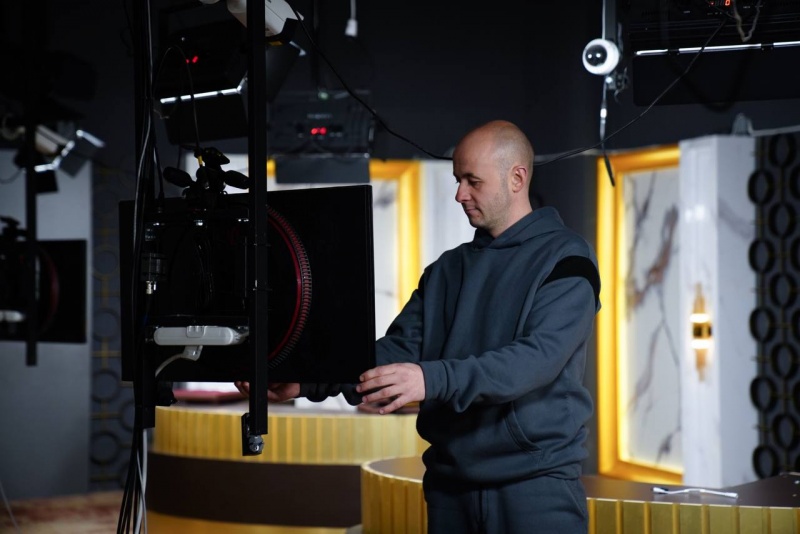 &quot;Наш бізнес знищили, але ми не здаємося&quot;. Як в Україні працює студія для live-гемблінгу