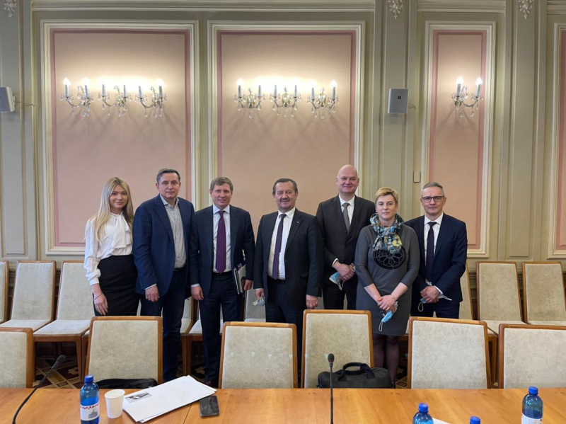 Вагоны шантажа. Как предприятиям УЗ навязывают коррупционные схемы