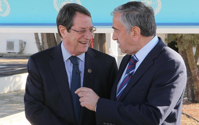 Нікос Анастасіадес лидерТРСК Мустафа Акинджи