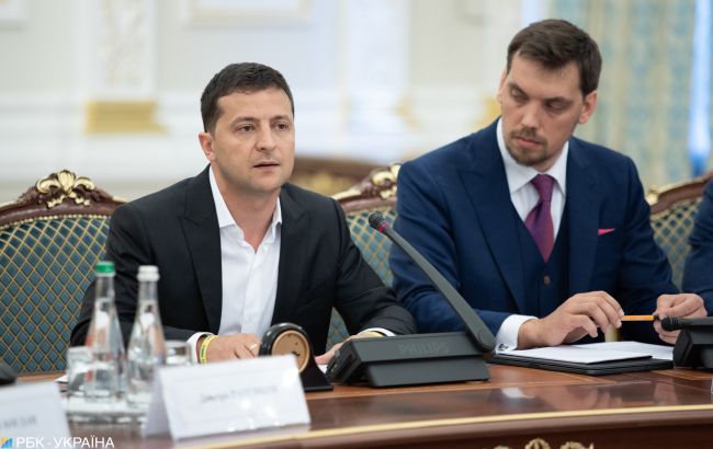 Большие надежды: почему упал рейтинг президента Зеленского и его команды
